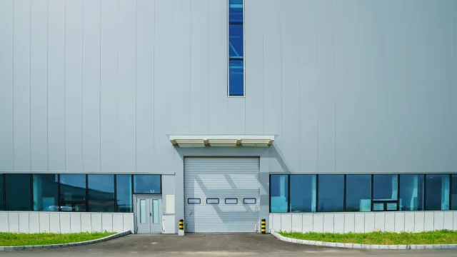 Instalación de metal siding vertical